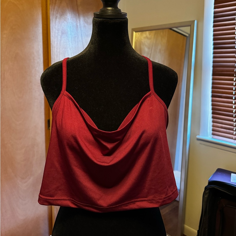 maroon cropped tank. size 3XL.